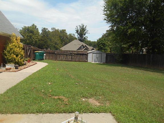 3rd image of 405 S Waco Ave