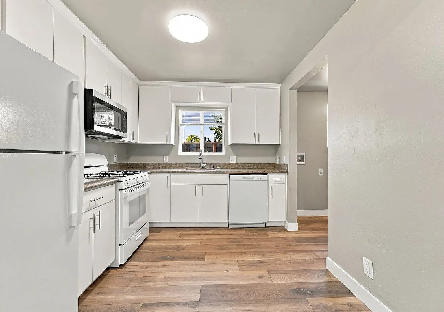Newly Remodeled 2 Bed, 1 Bath in Hayward | Modern Finishes & Turf Backyard — Photo 4