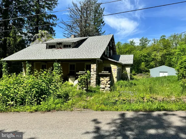 47 Matthews Rd, Waymart, PA 18472