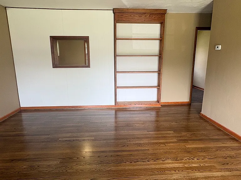 713 Willow Dr — Photo 3