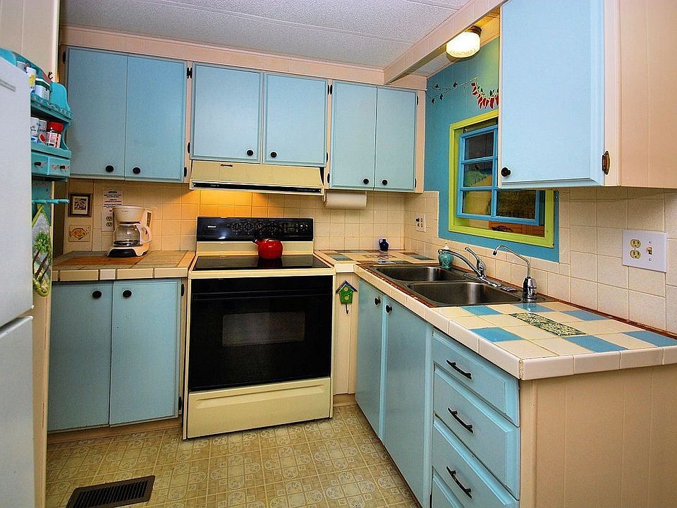 1st image of 616 Coral Cir