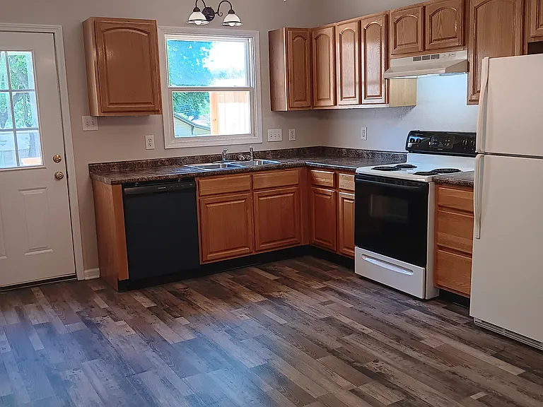 809 Walnut St — Photo 8