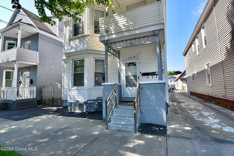 5th image of 1016 Stanley Street