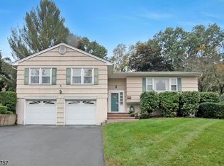 221 Meadowbrook Ave, Wanaque, NJ 07465