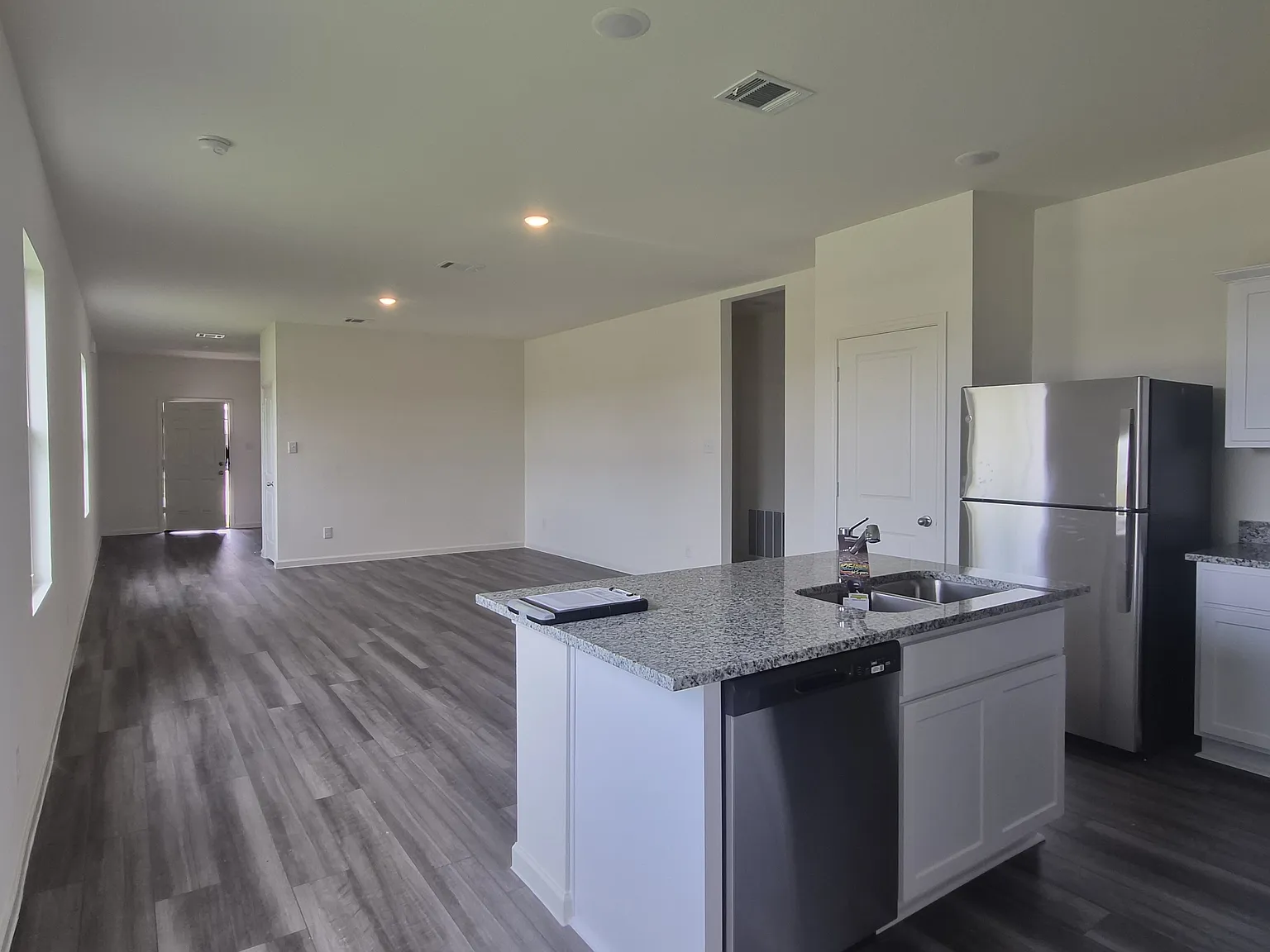 3 bed, 1413 sqft, $2,200 — Photo 4