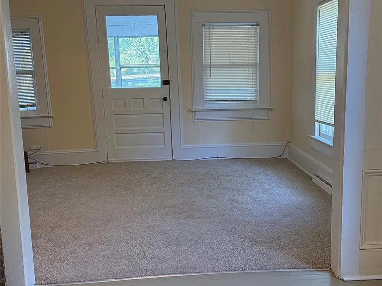 240 Jersey Ave — Photo 8