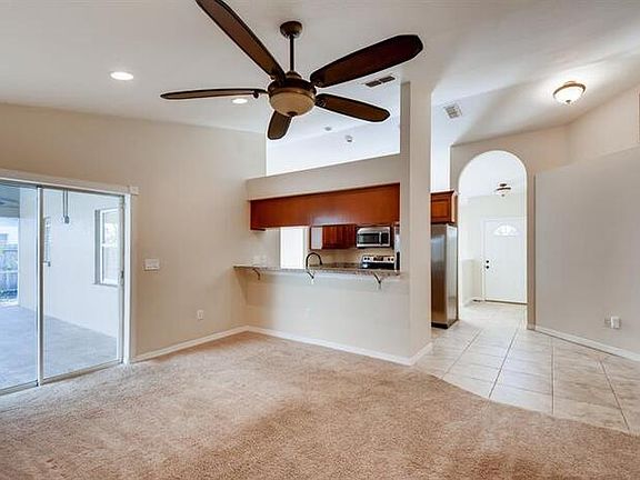 4th image of 9719 Glenpointe Dr