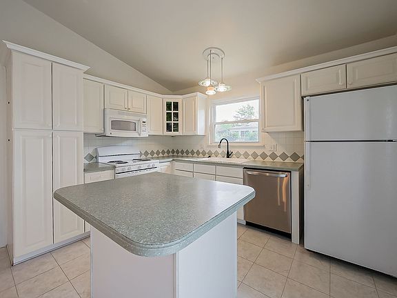 4th image of 42195 Park Ridge Rd