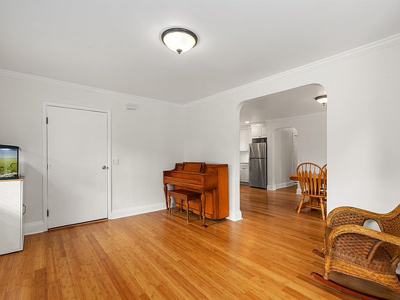 5th image of 414 Saddle River Rd