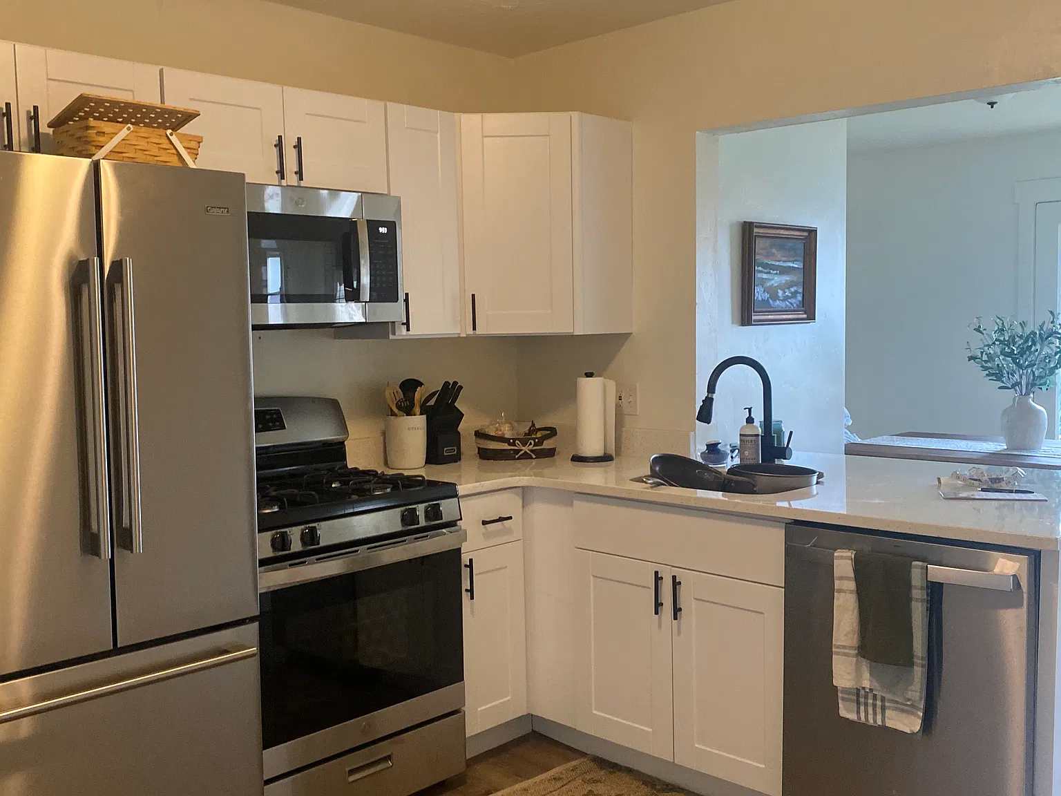 3 bed, 1200 sqft, $2,225 — Photo 3