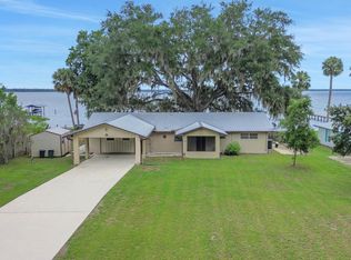 102 N Shore Ln, Crescent City, FL 32112