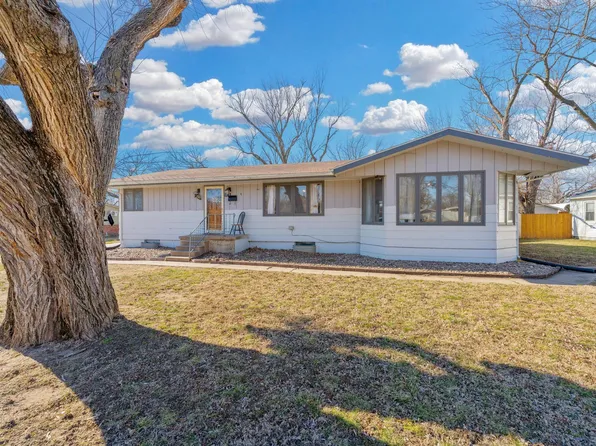 817 Spruce St, Halstead, KS 67056