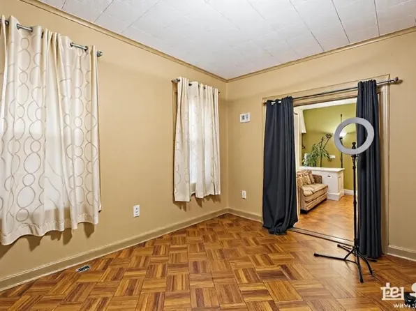 938 Troy Avenue image 5 of 24