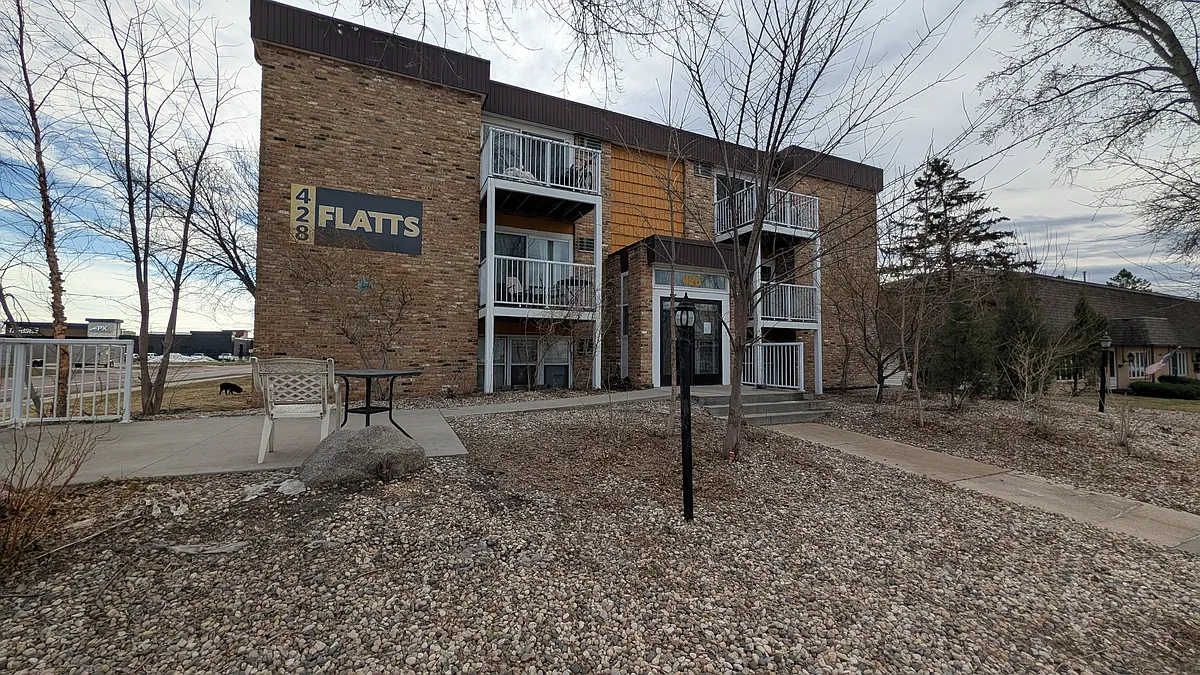 Photo 2 of 12 - 428 Holly Ln #16 - Mankato, MN Building Photo - 428 Holly Ln #16