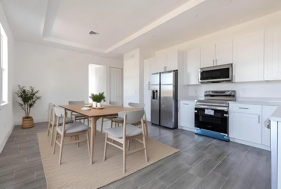 248 Rotonda Boulevard West (NEW) - Unit A - 1 — Photo 4