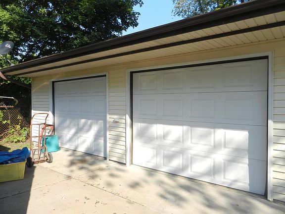 3rd image of 5448 Tulip Ave