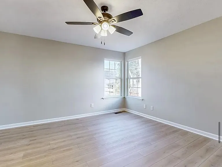 206 Moorhill Ave — Photo 13