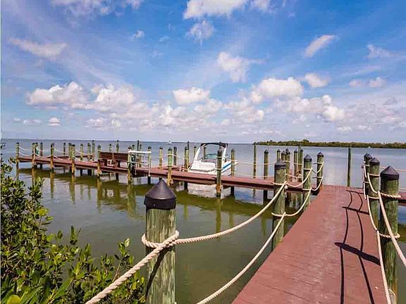 4th image of 15411 Captiva Dr #B5
