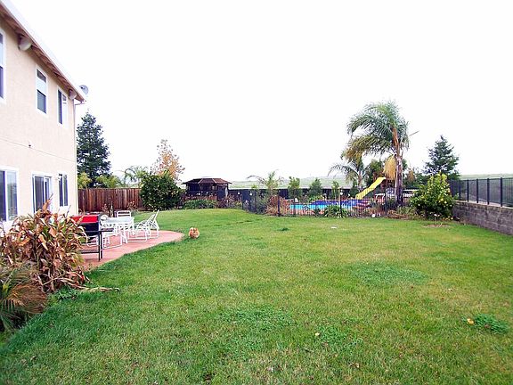 4th image of 2331 Holly Ct