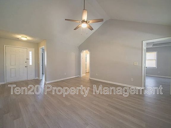 5th image of 3007 Longmont Ln
