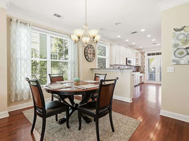 313 Lake View Dr — Photo 8