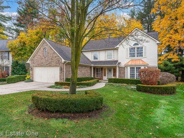 1039 Pointe Place Blvd, Rochester, MI 48307