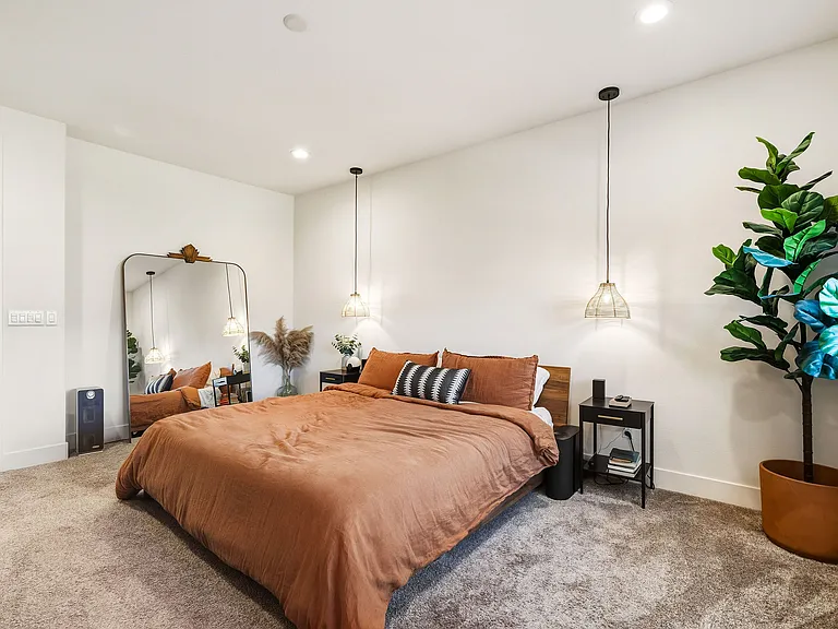 1304 Bloom Ln — Photo 21
