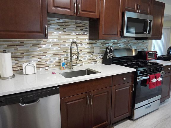 2nd image of 1251 SW 29th St