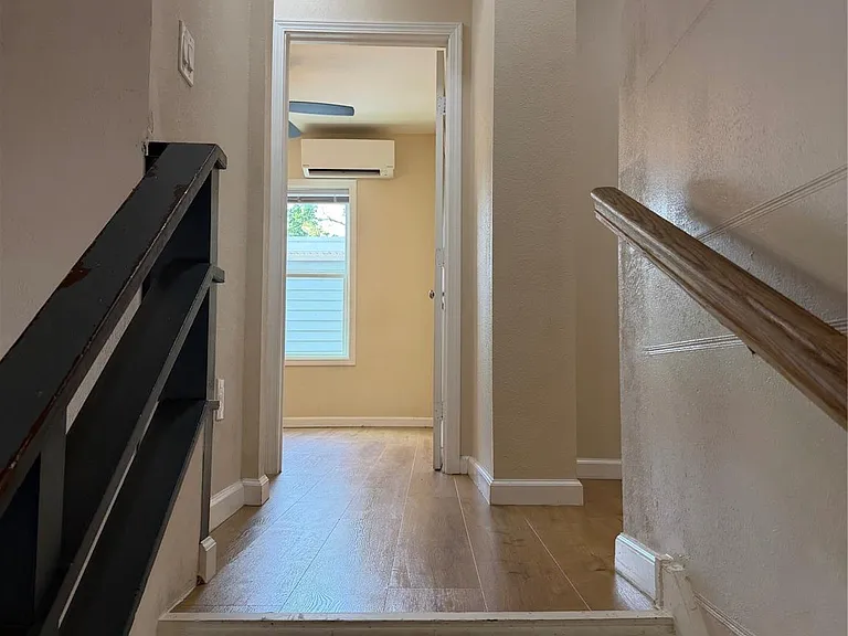702 E Main St — Photo 5