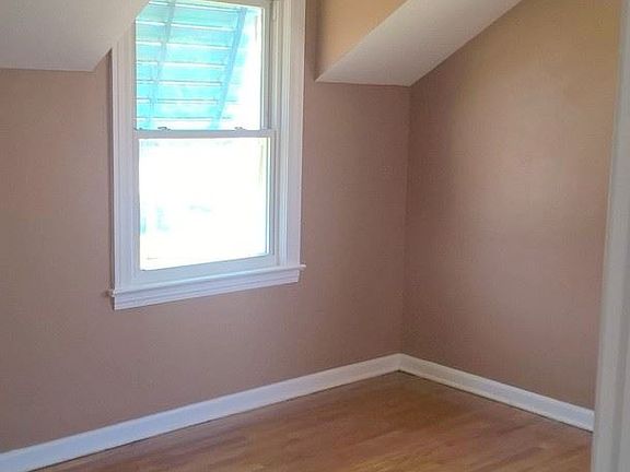 5th image of 16213 Throckley Ave