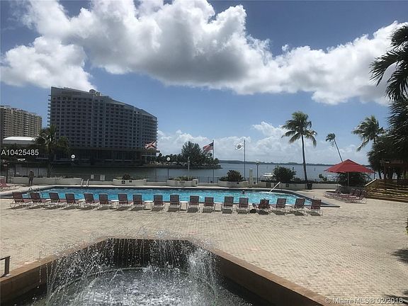 3rd image of 998 Brickell Bay Dr