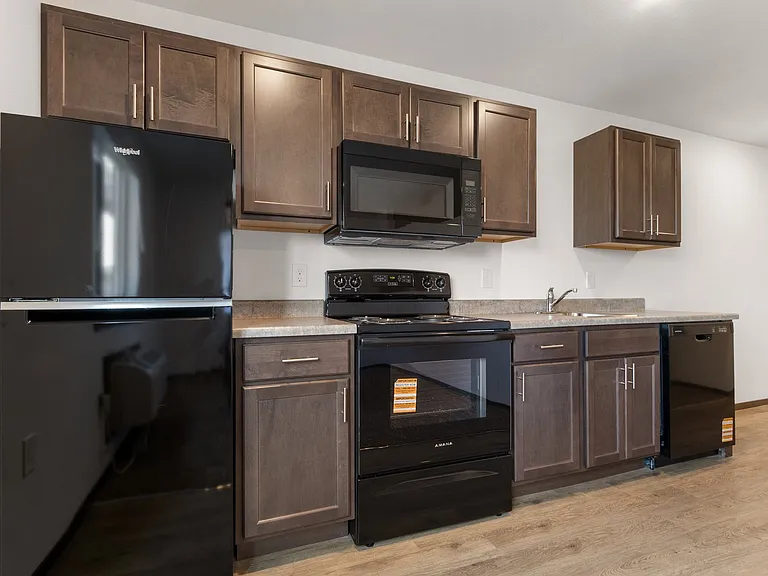 Prairie Village Commons Apartments and Townhomes — Photo 8