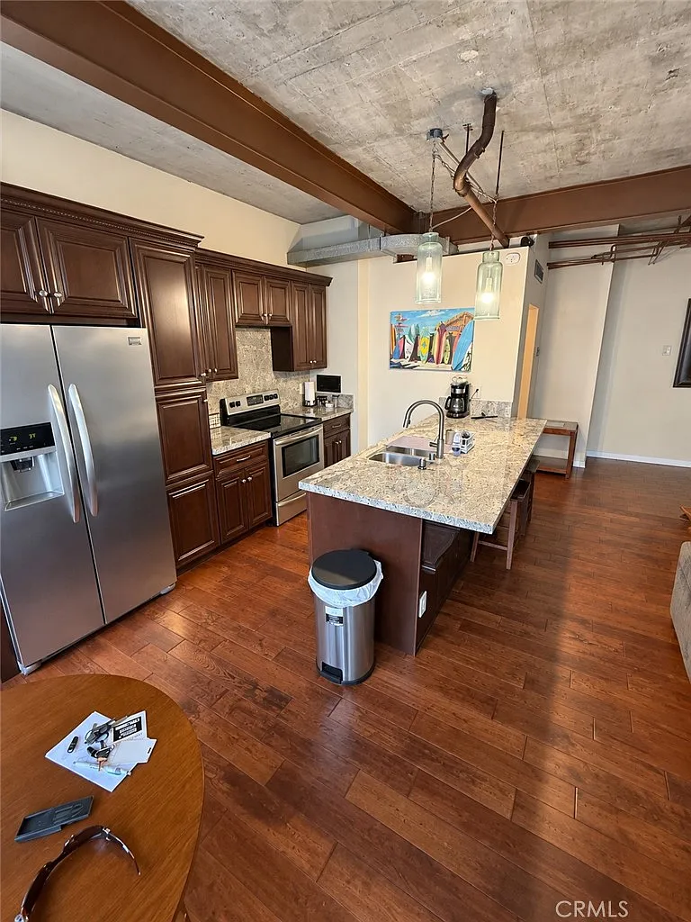 2 bed, 820 sqft, $2,800 — Photo 4