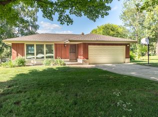 21450 Clarion Ln, Waukesha, WI 53186