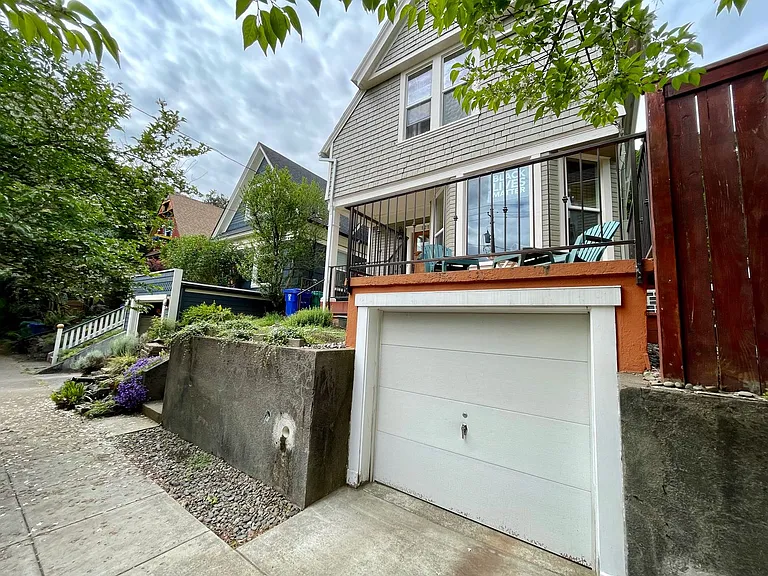121 NE Mason St — Photo 2
