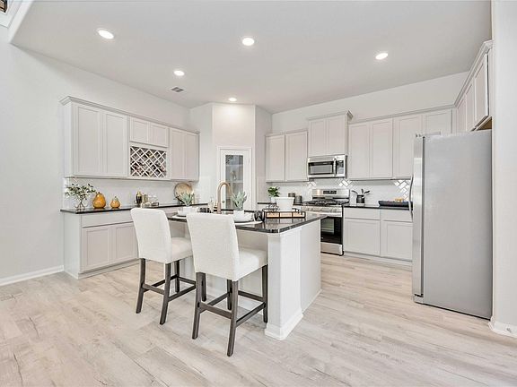 3rd image of 3037 Plateau Dr