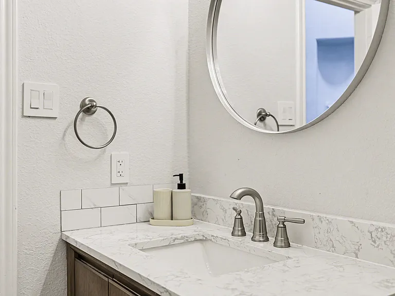 11709 Wild Pear Ln — Photo 22