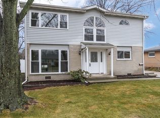 100 N Grant Dr, Addison, IL 60101