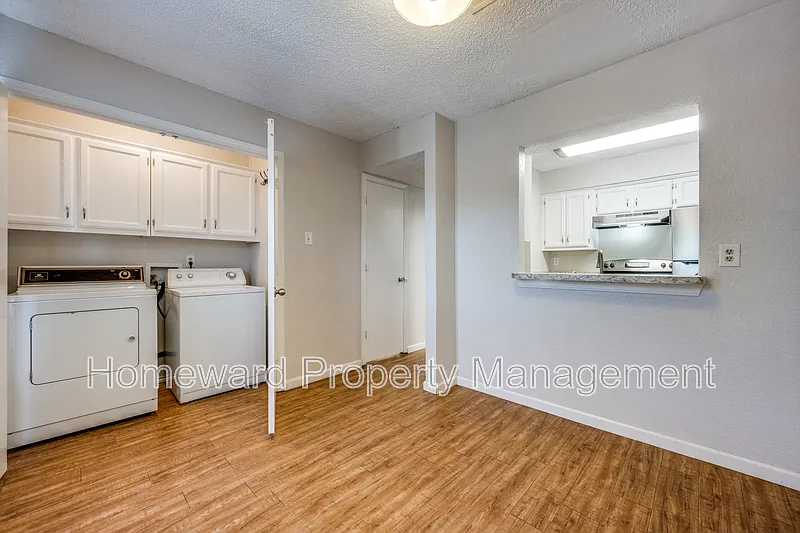 2 bed, 1.5 bath, 1020 sqft, $1,375 — Photo 4