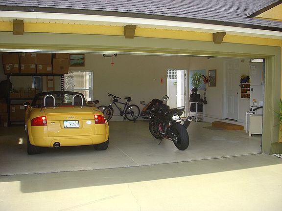 Spacious 2 1/2 car Garage