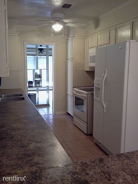 Kitchen (640x480)