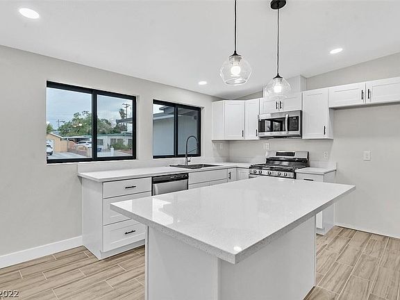 4th image of 1898 La Brisa Ave