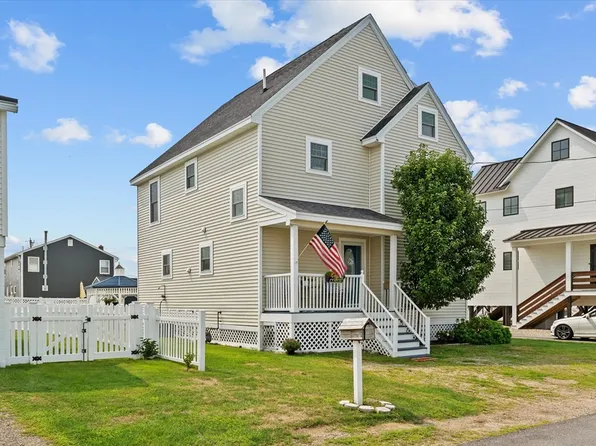 25 11th St W, Salisbury, MA 01952