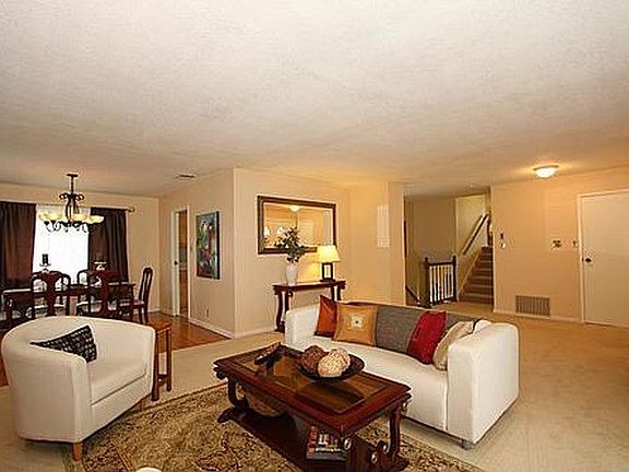 3rd image of 66 Woodford Dr