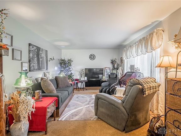 4th image of 1500 N Snyder Rd