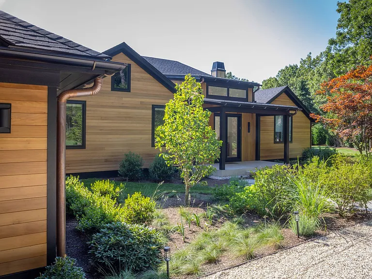 54 Lakeside Ln — Photo 3