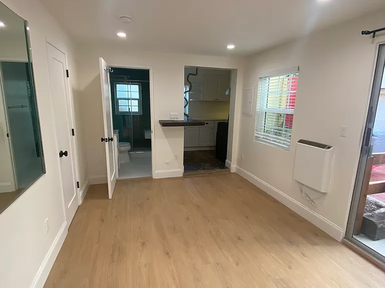 2410 Palm Dr #C — Photo 5