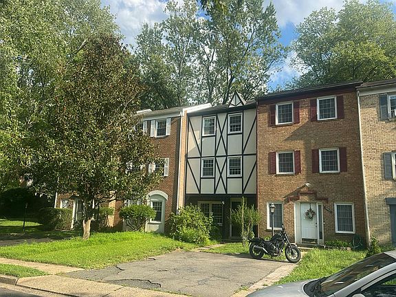 5th image of 14833 Hoxton Sq