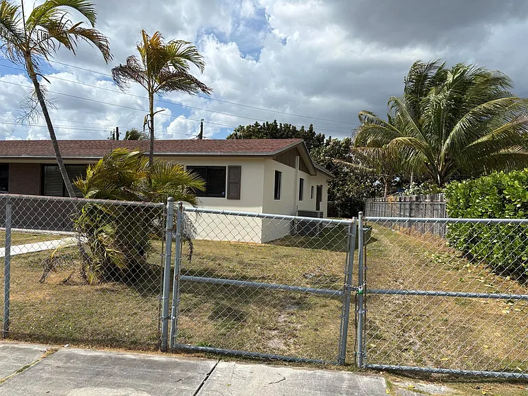 20320 SW 110th Ct — Photo 2