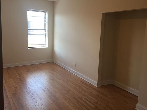 4th image of 6703 N Clark St #301E